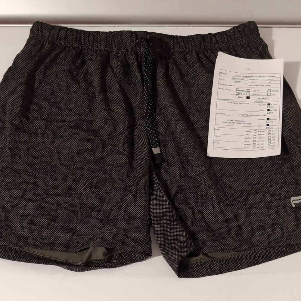 Fabletics The One Short, M, 5 inch Inseem, Lined
